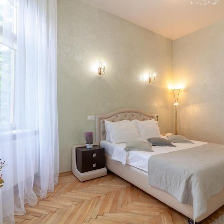Alfa Apartments Levytskoho Lviv Exteriör bild