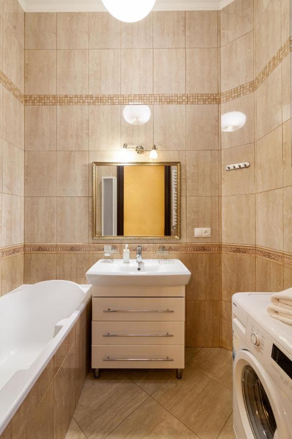 Alfa Apartments Levytskoho Lviv Exteriör bild