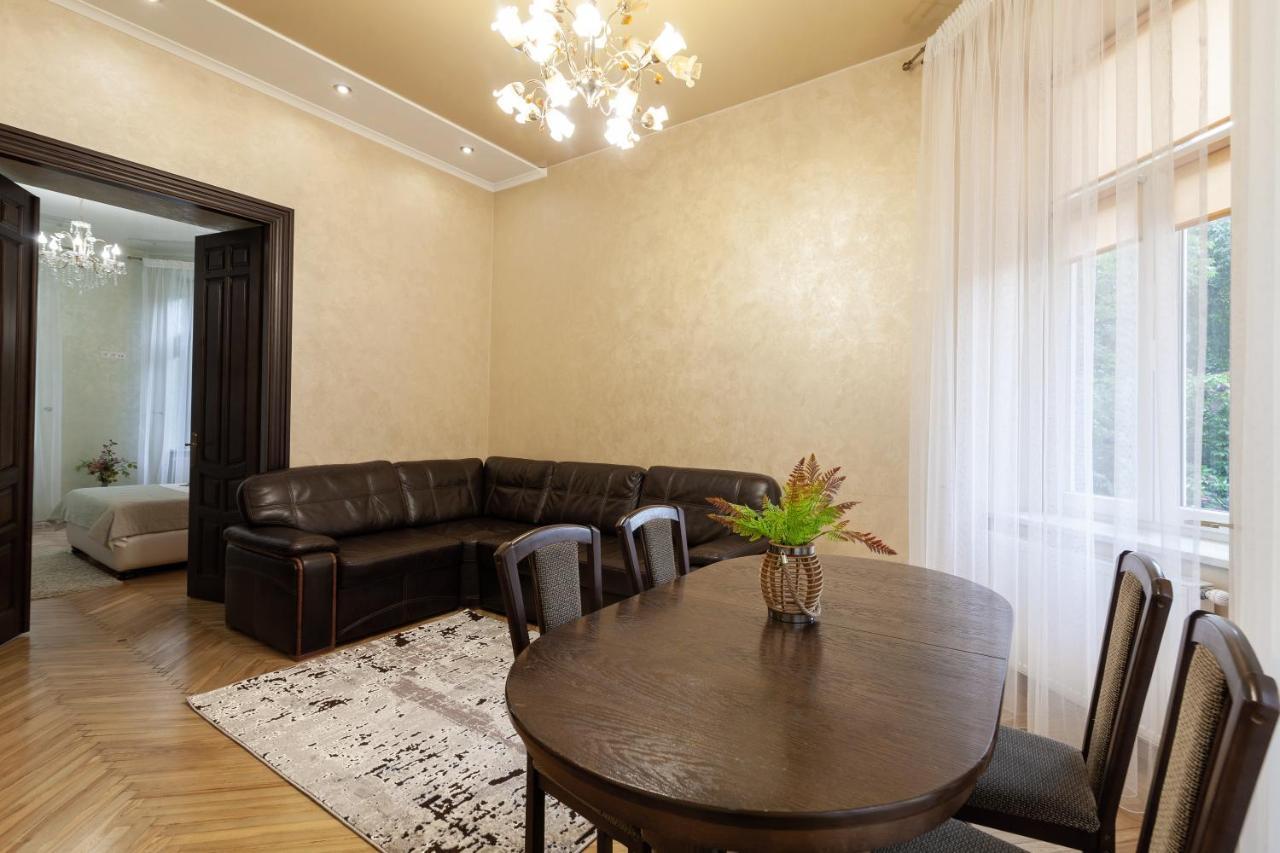 Alfa Apartments Levytskoho Lviv Exteriör bild