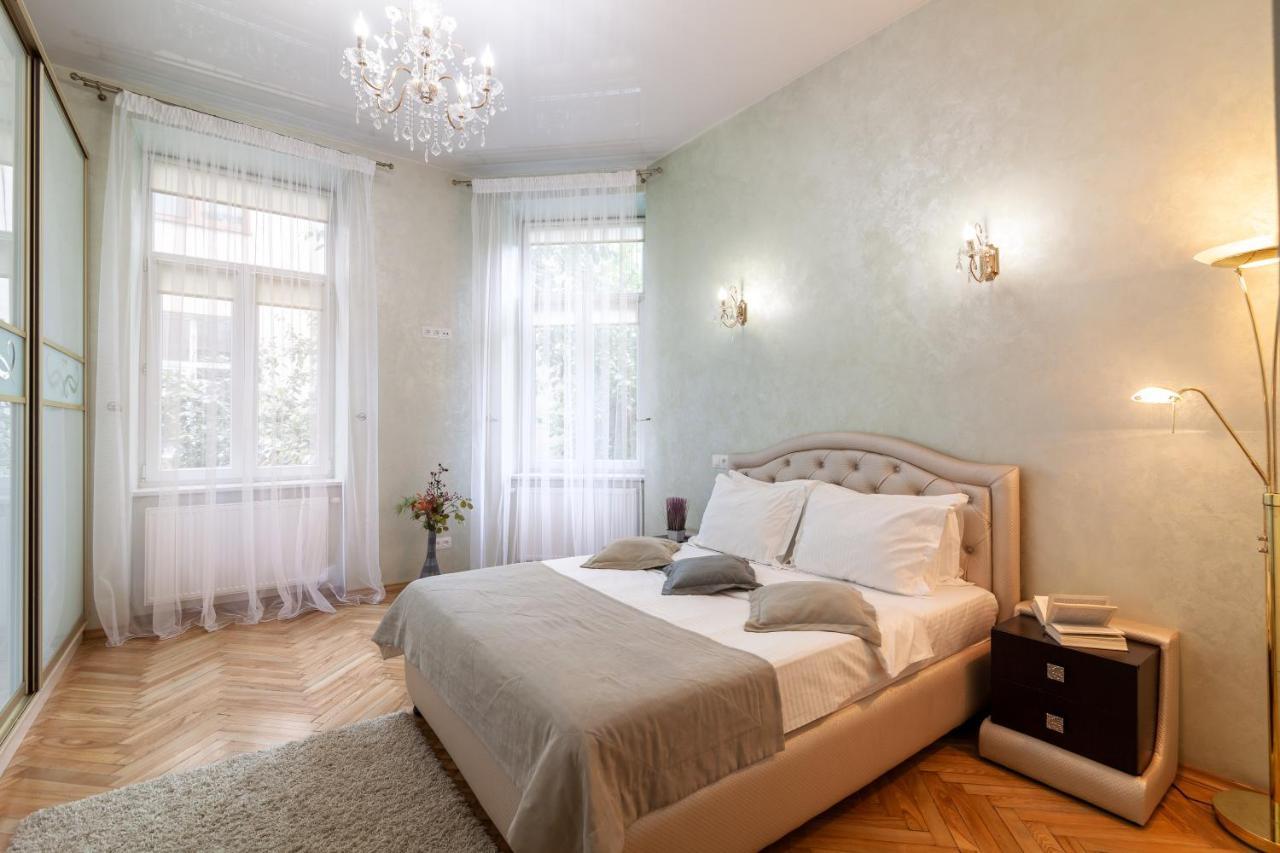 Alfa Apartments Levytskoho Lviv Exteriör bild