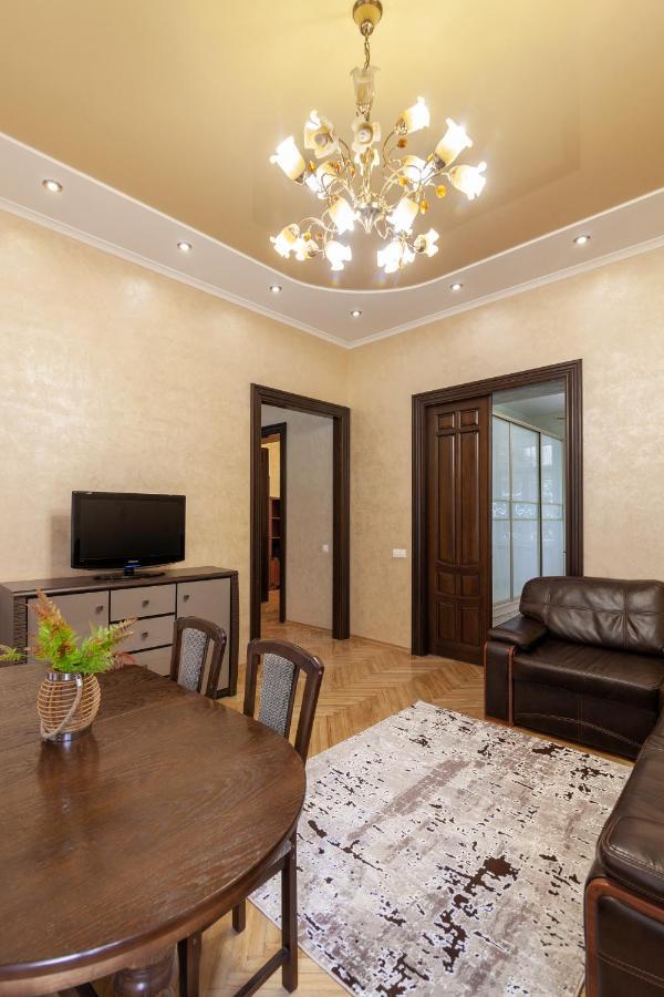 Alfa Apartments Levytskoho Lviv Exteriör bild